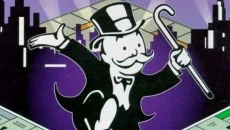 Monopoly Deluxe jest podobna do Monopoly Deluxe